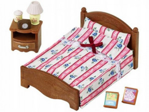 SYLVANIAN FAMILIES EPOCH PODWÓJNE ŁÓŻKO Z SZAFKĄ NOCNĄ 5019